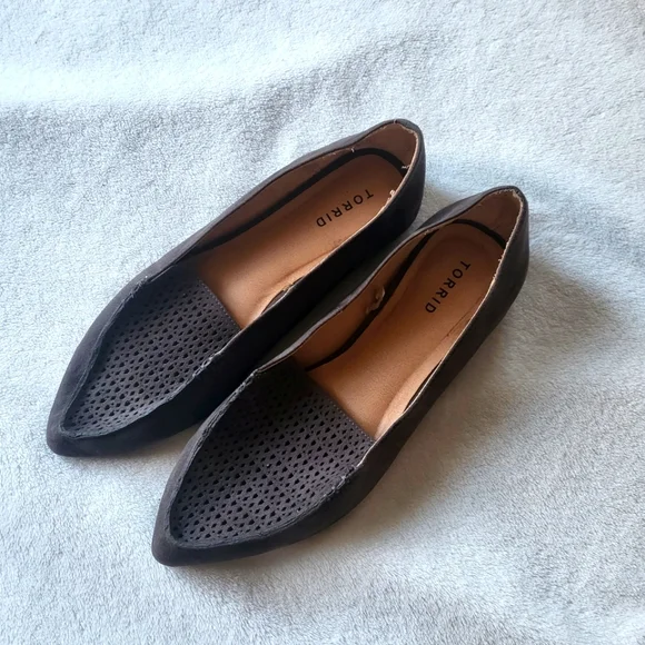 Torrid laser-cut faux suede pointed-toe loafers 10W - Picture 3 of 11